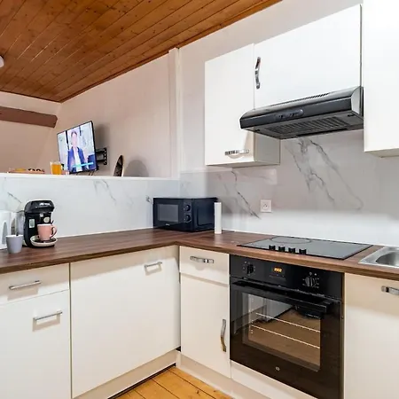 Charming, Newly Renovated 3-bedroom Duplex In The Heart Of