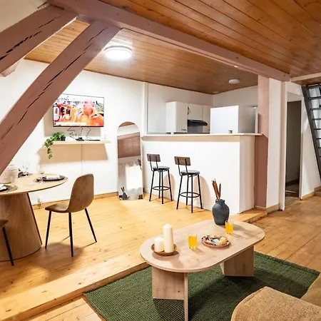 Charming, Newly Renovated 3-bedroom Duplex In The Heart Of