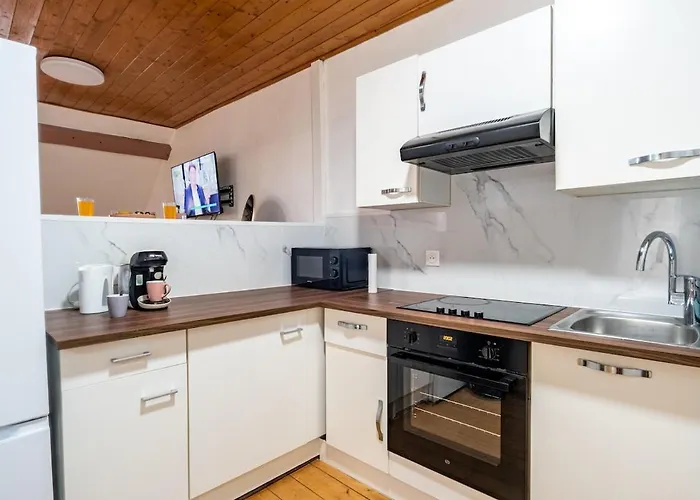 Charming, Newly Renovated 3-bedroom Duplex In The Heart Of