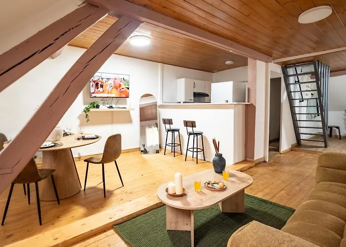 Charming, Newly Renovated 3-bedroom Duplex In The Heart Of